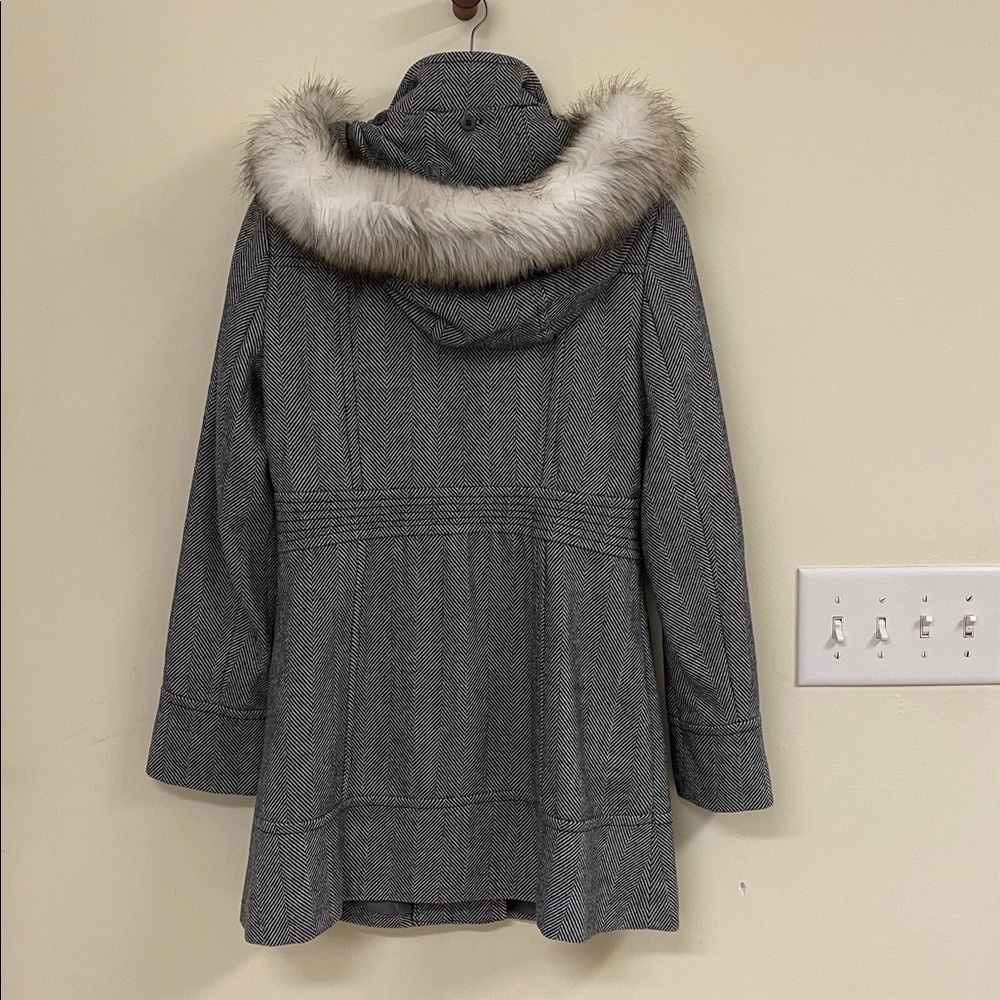 Esprit Gray Chevron Coat with Faux Fur Hood – Size M - Picture 5 of 6